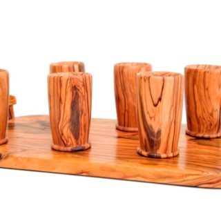 Vassoi e bicchieri in legno d'ulivo